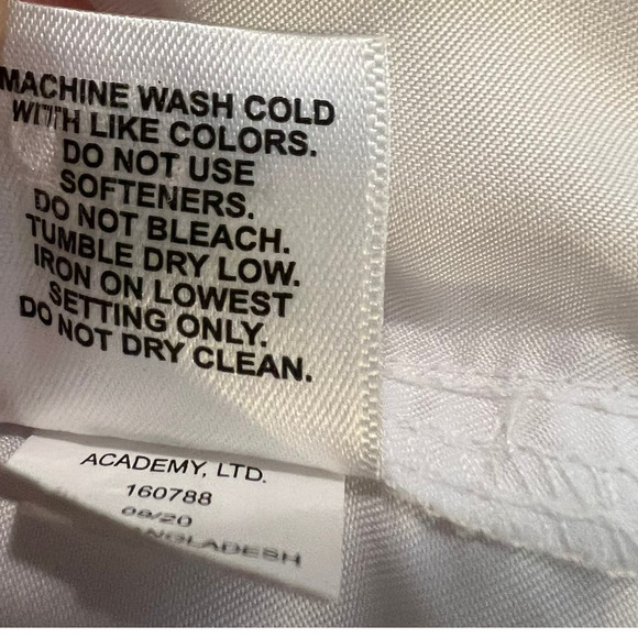 Magellan Men's Button-up Shirt Size XL in White w/American Flag Relaxed Fit - Picture 6 of 7